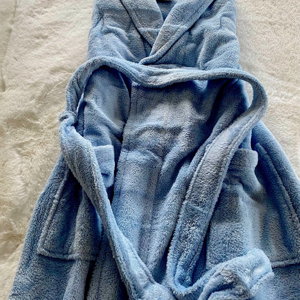 Bathrobe Hudson Park Collection , blue in color. - Picture 4 of 7